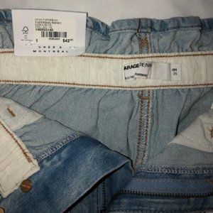 WOMENS BLUE JEAN SHORTS, NEVER WARN TAGS STILL ON